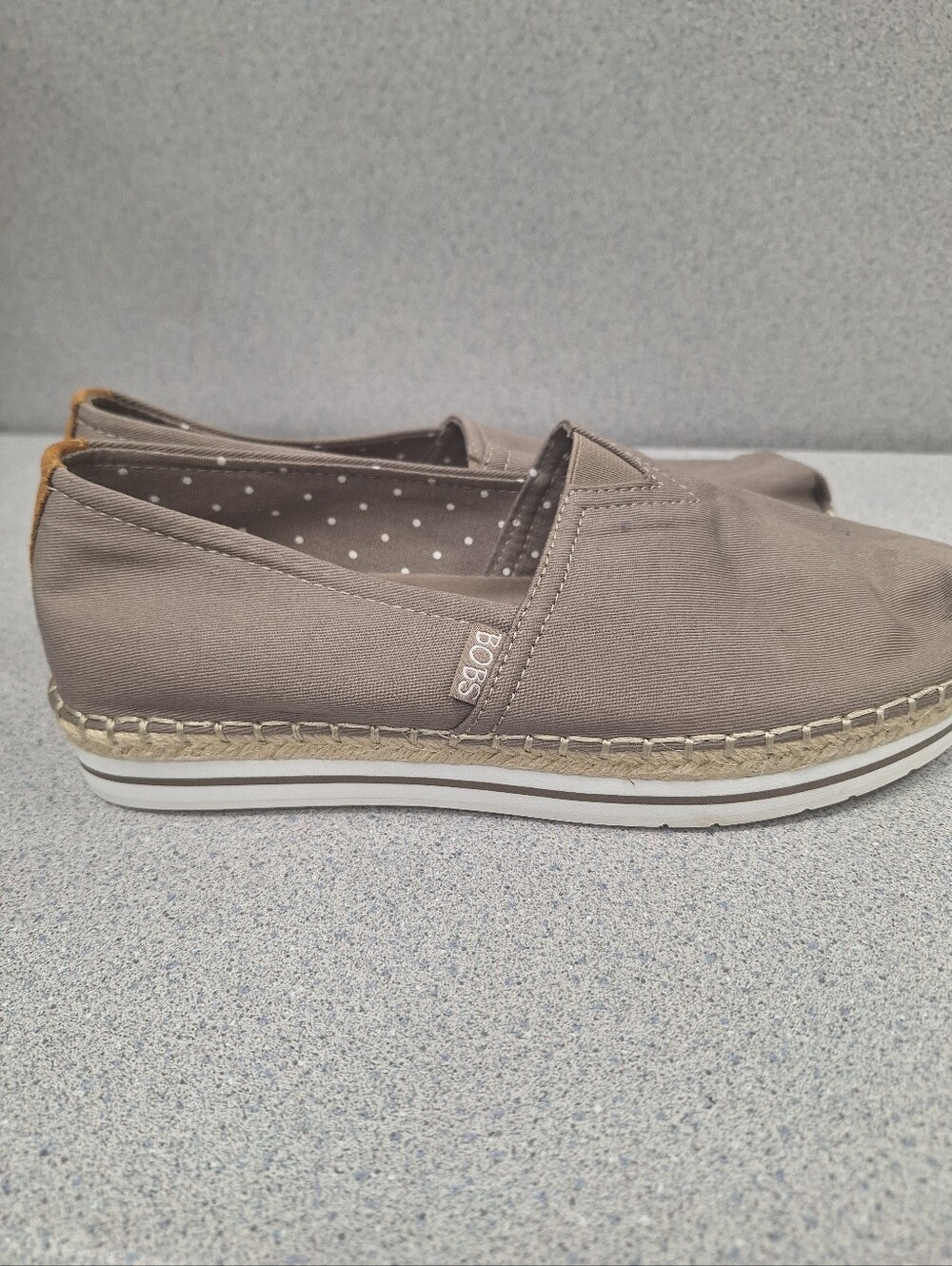 BOBS by Skechers Taupe Slip-On Espadrille Flats Size 8M - Picture 6 of 6